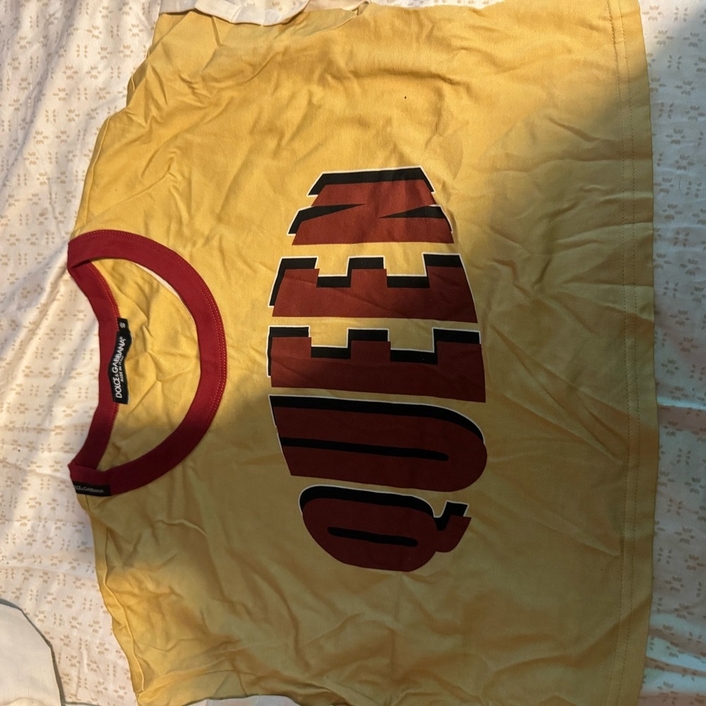 Dolce & Gabbana Yellow and Red Queen Tee - Picture 11 of 11